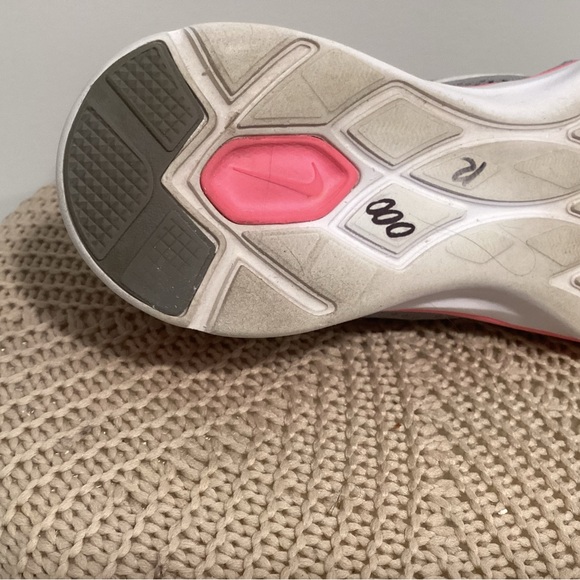 Nike Women's Athletic Sneakers in Gray/ Pink size 8 - Picture 11 of 15